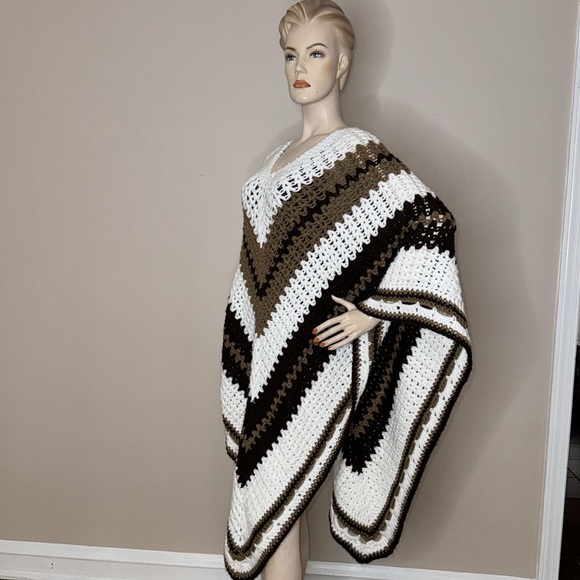 Granny Crochet Poncho - Picture 7 of 17
